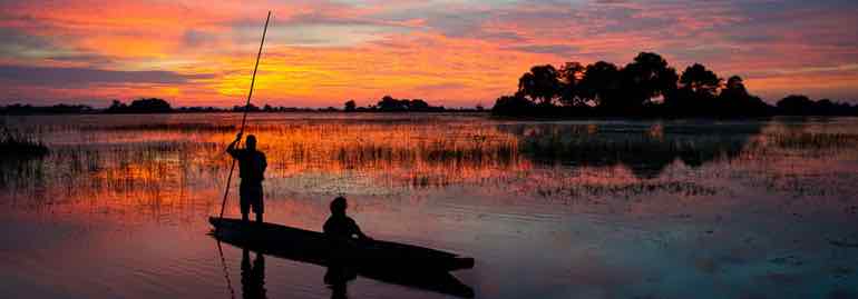 Mokoro Ausflug in der Lagune vor der Jao Lodge im Okavango delta